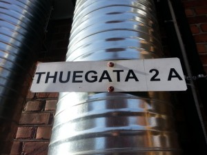 Likevel gikk pumpa for full kraft i det jeg nærmet meg Thuegata 2.